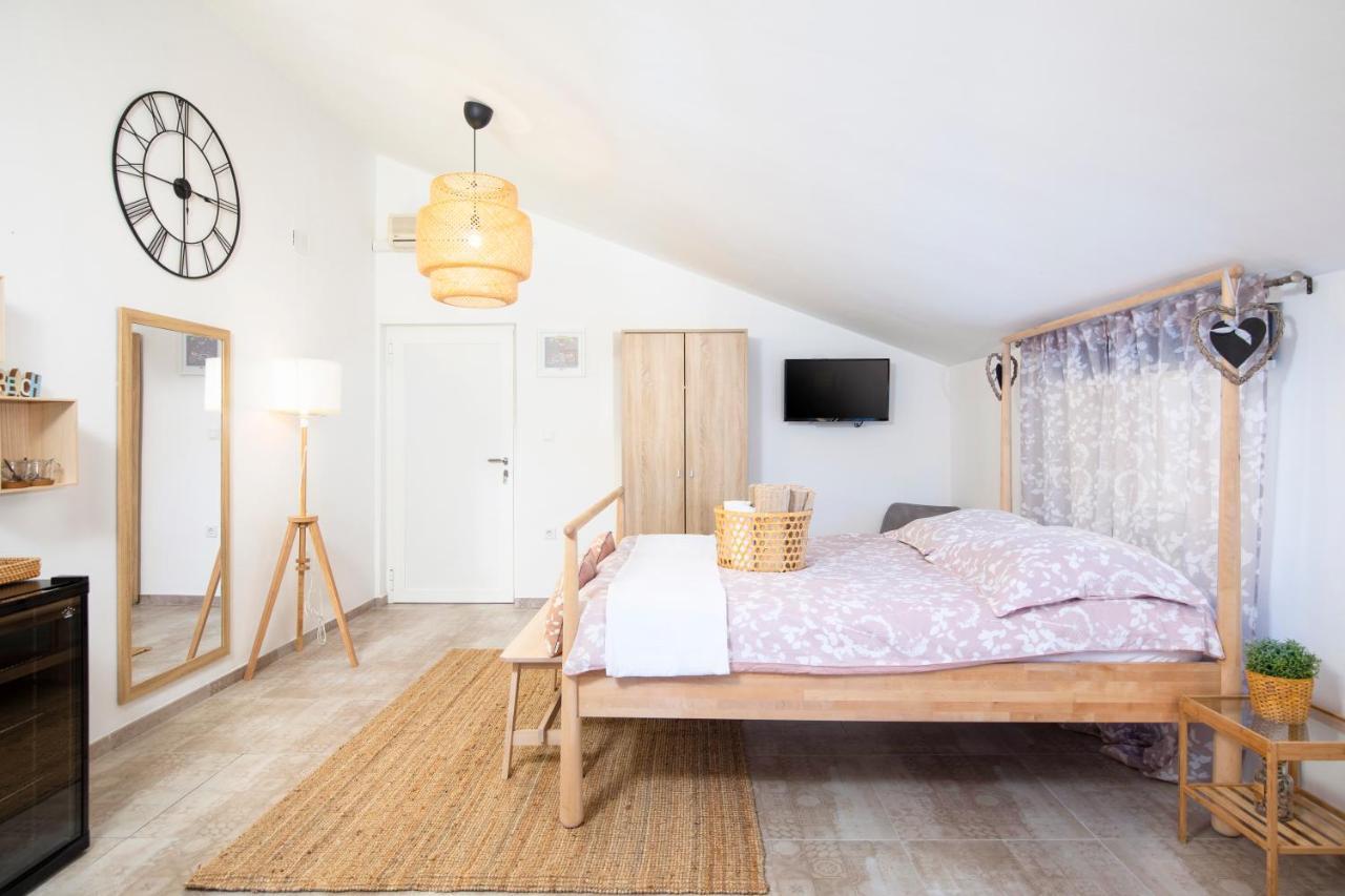 מדולין Apartments And Rooms Jakic מראה חיצוני תמונה