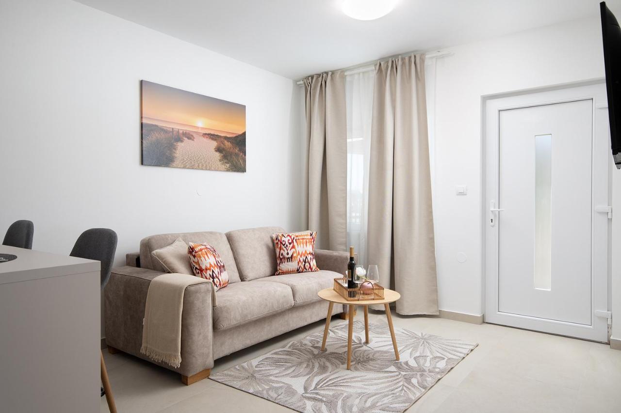 מדולין Apartments And Rooms Jakic מראה חיצוני תמונה