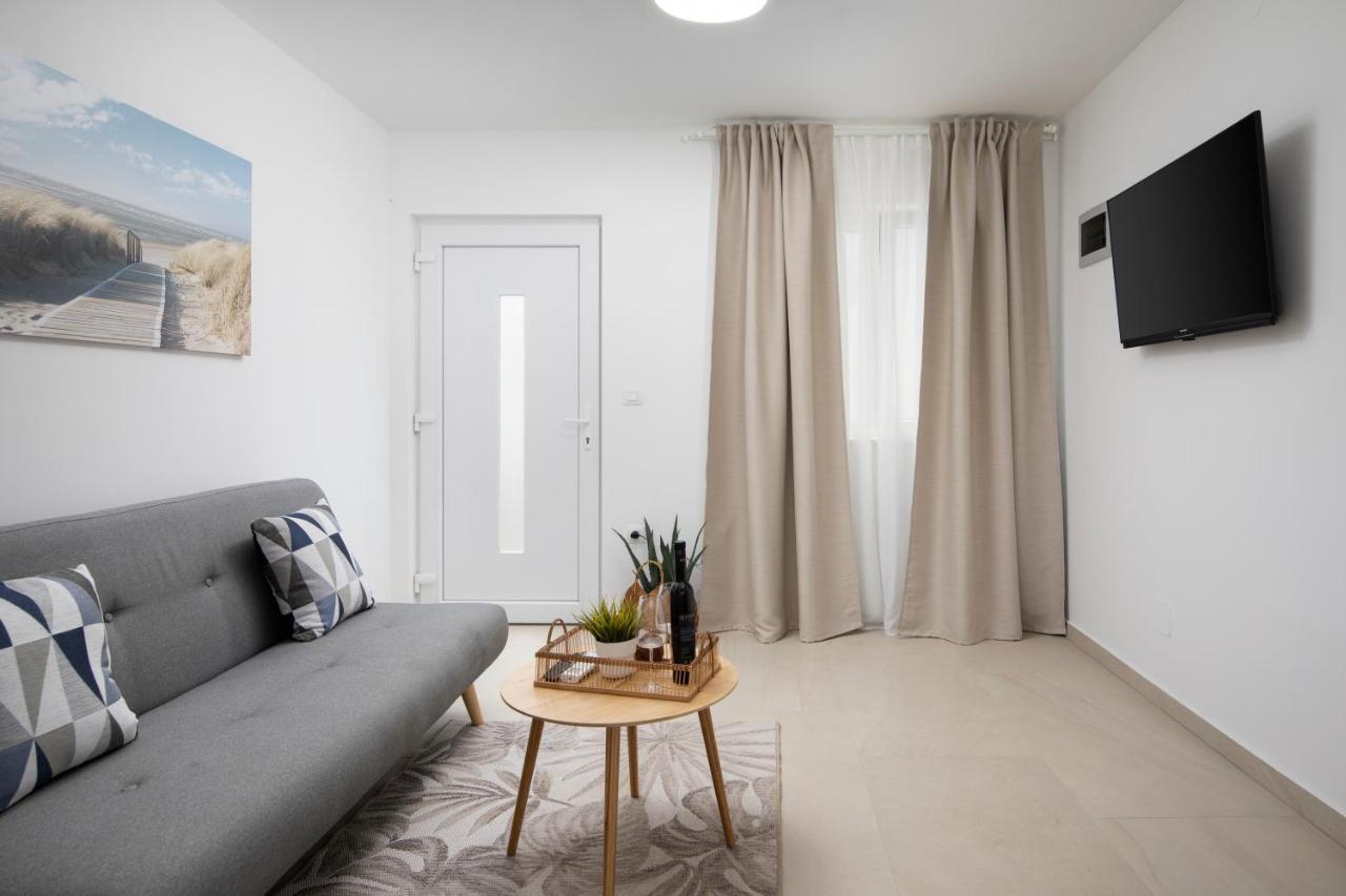 מדולין Apartments And Rooms Jakic מראה חיצוני תמונה