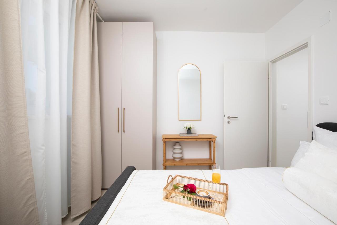 מדולין Apartments And Rooms Jakic מראה חיצוני תמונה
